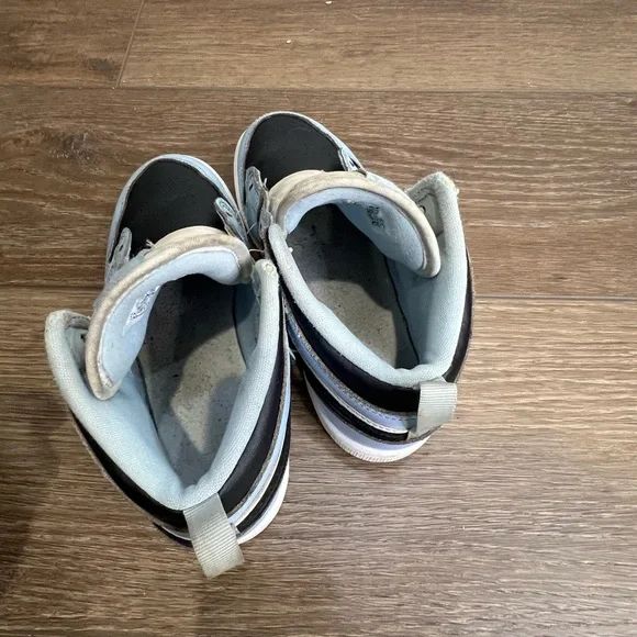 Kids Nike Air Jordan 1 mid Carolina Blue/Black - Picture 3 of 8